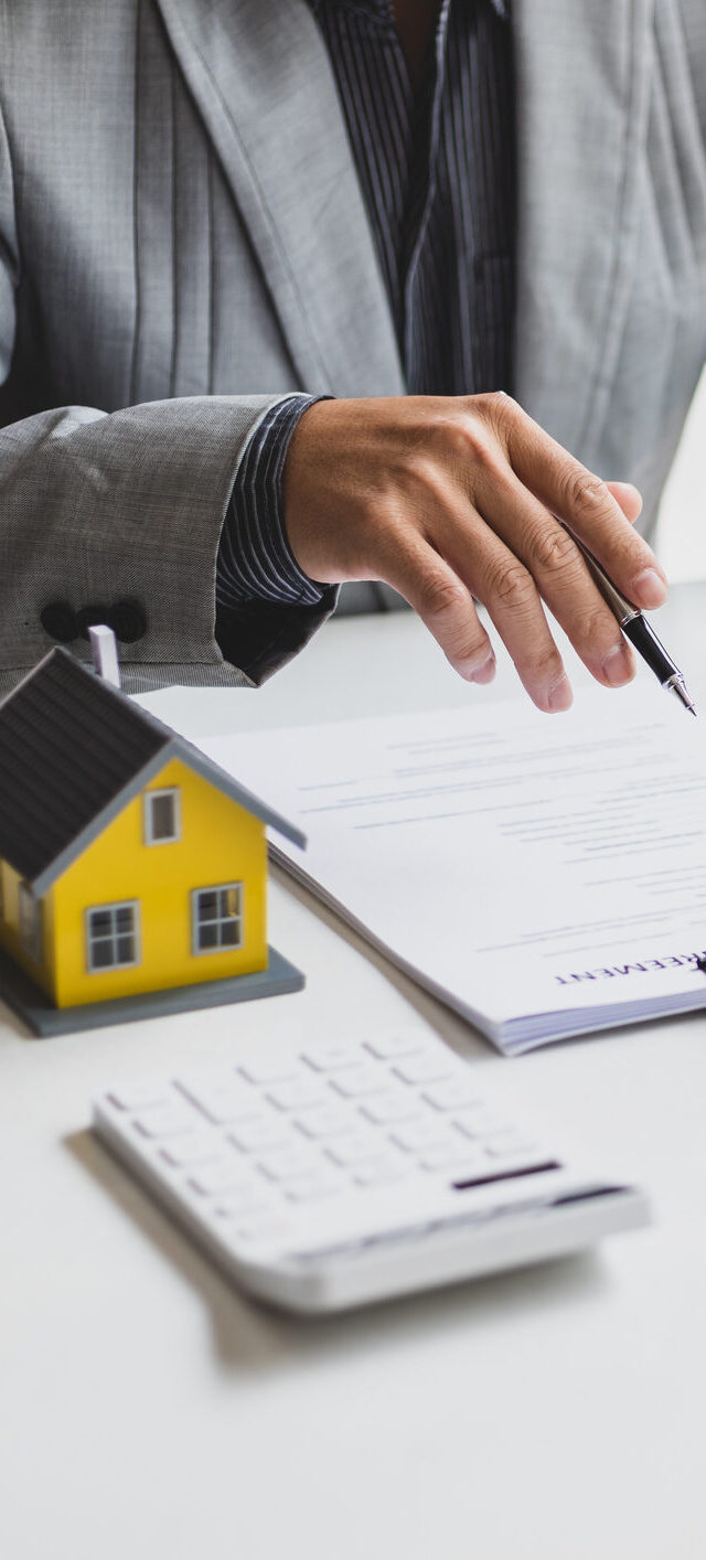 Negotiate for businessmen to legally sign home purchase agreements contract